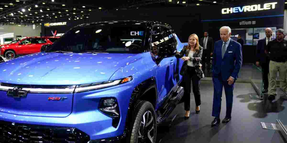 Car Guy Biden Touts Electric Vehicles At Detroit Auto Show InfoEVs Car Guy Biden Touts Electric Vehicles At Detroit Auto Show InfoEVs